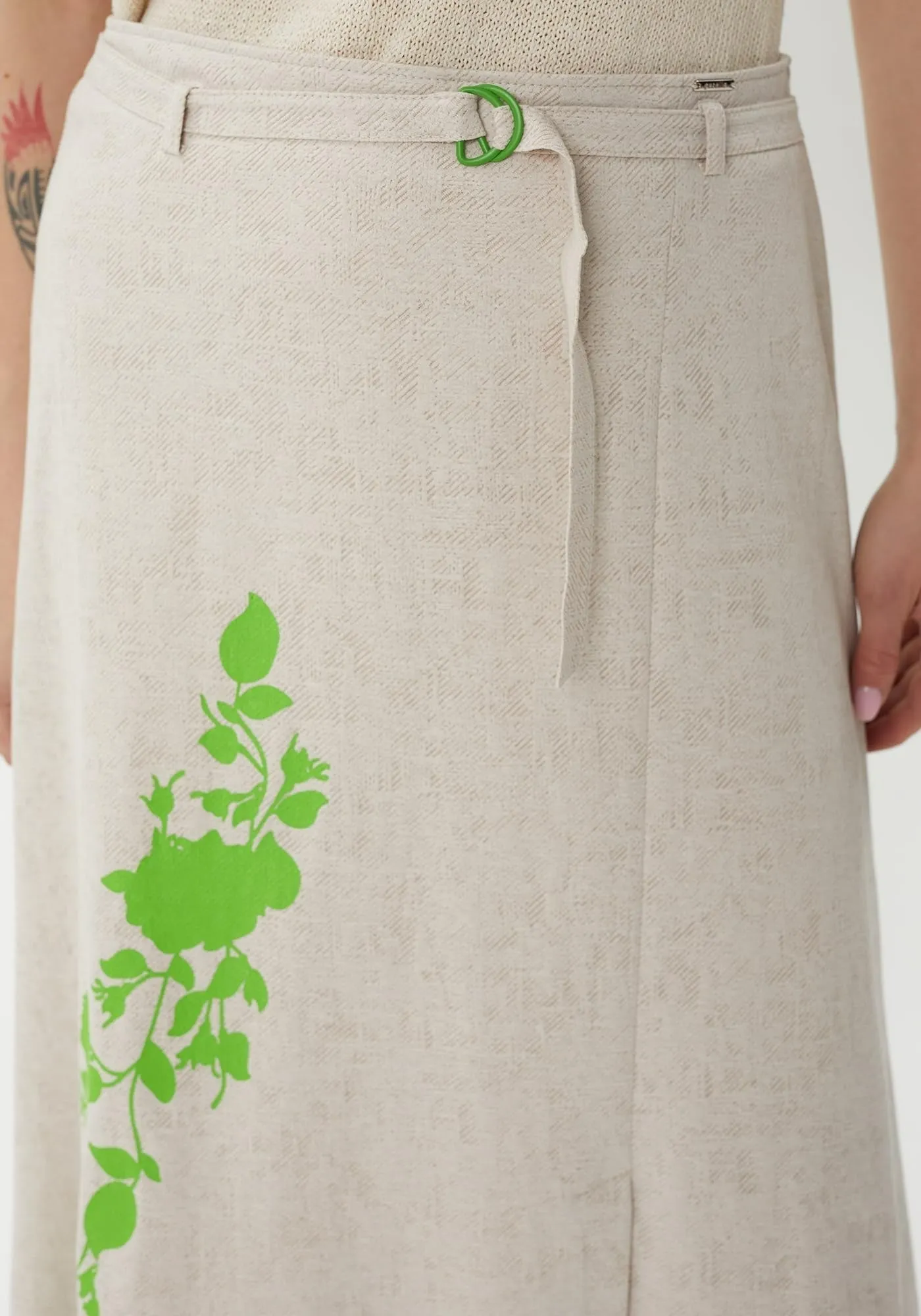 Belt-Detail Green Leaf-Embroidered, Slit Sporty Chic Stone Midi Skirt