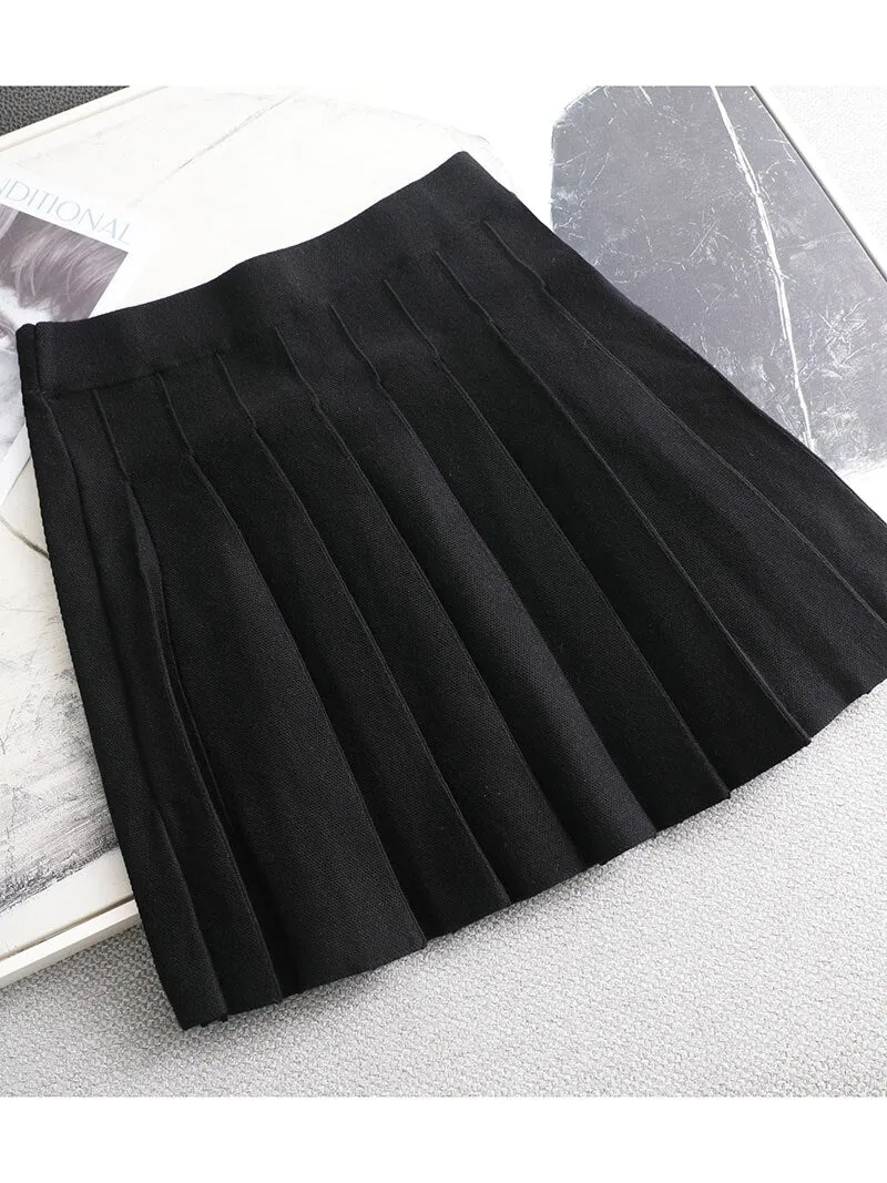 Pleated short skirt