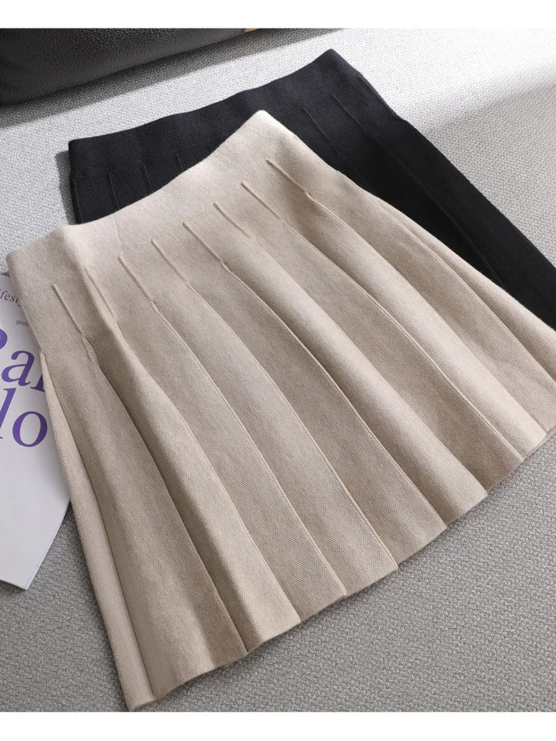 Pleated short skirt