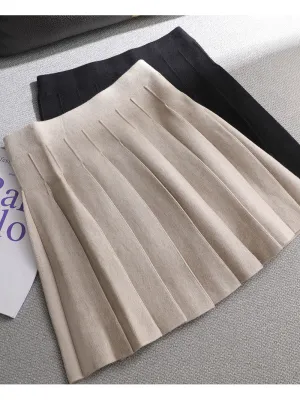 Pleated short skirt