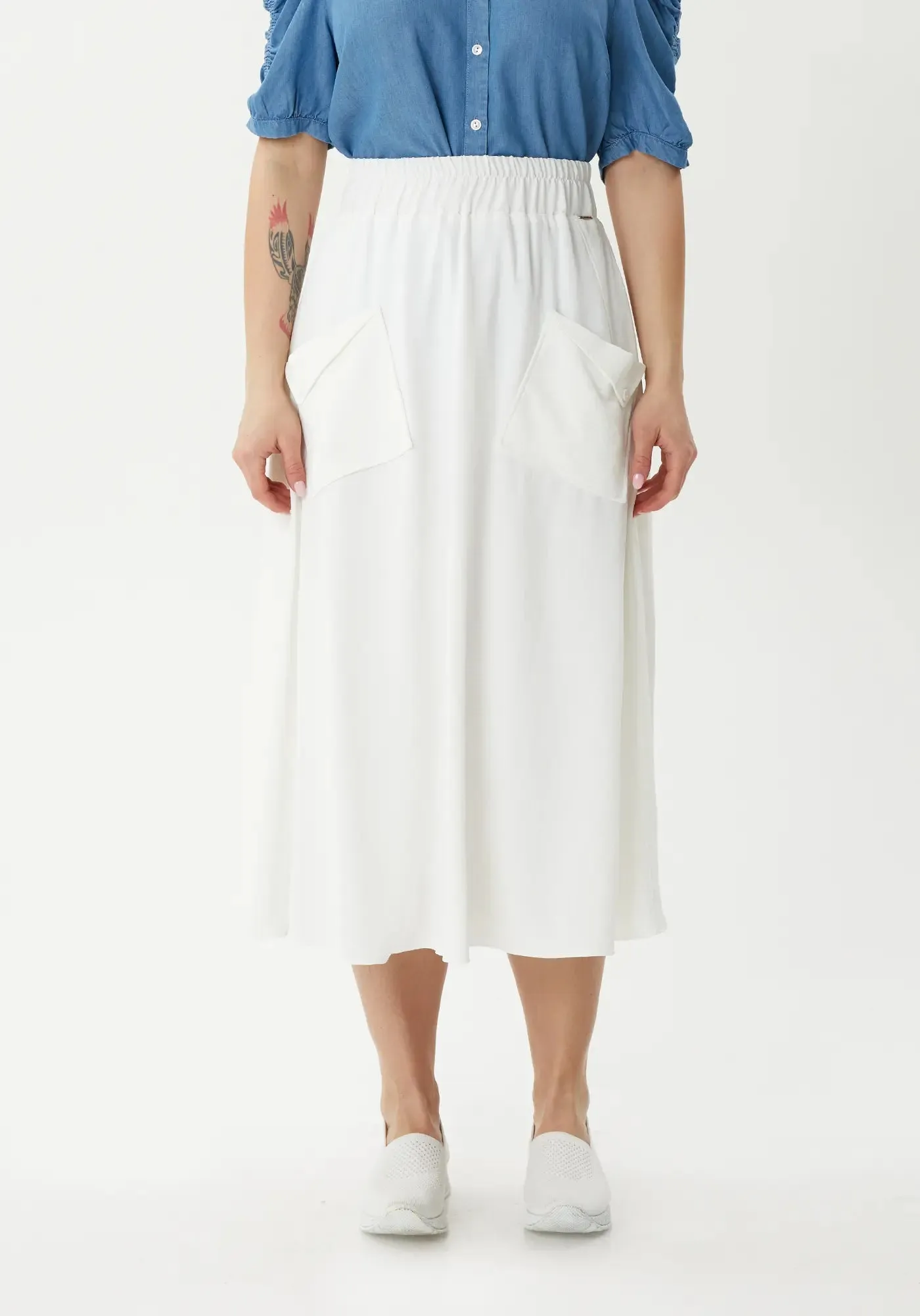 Sporty White Flared Midi Skirt with Elastic Waist and Pockets