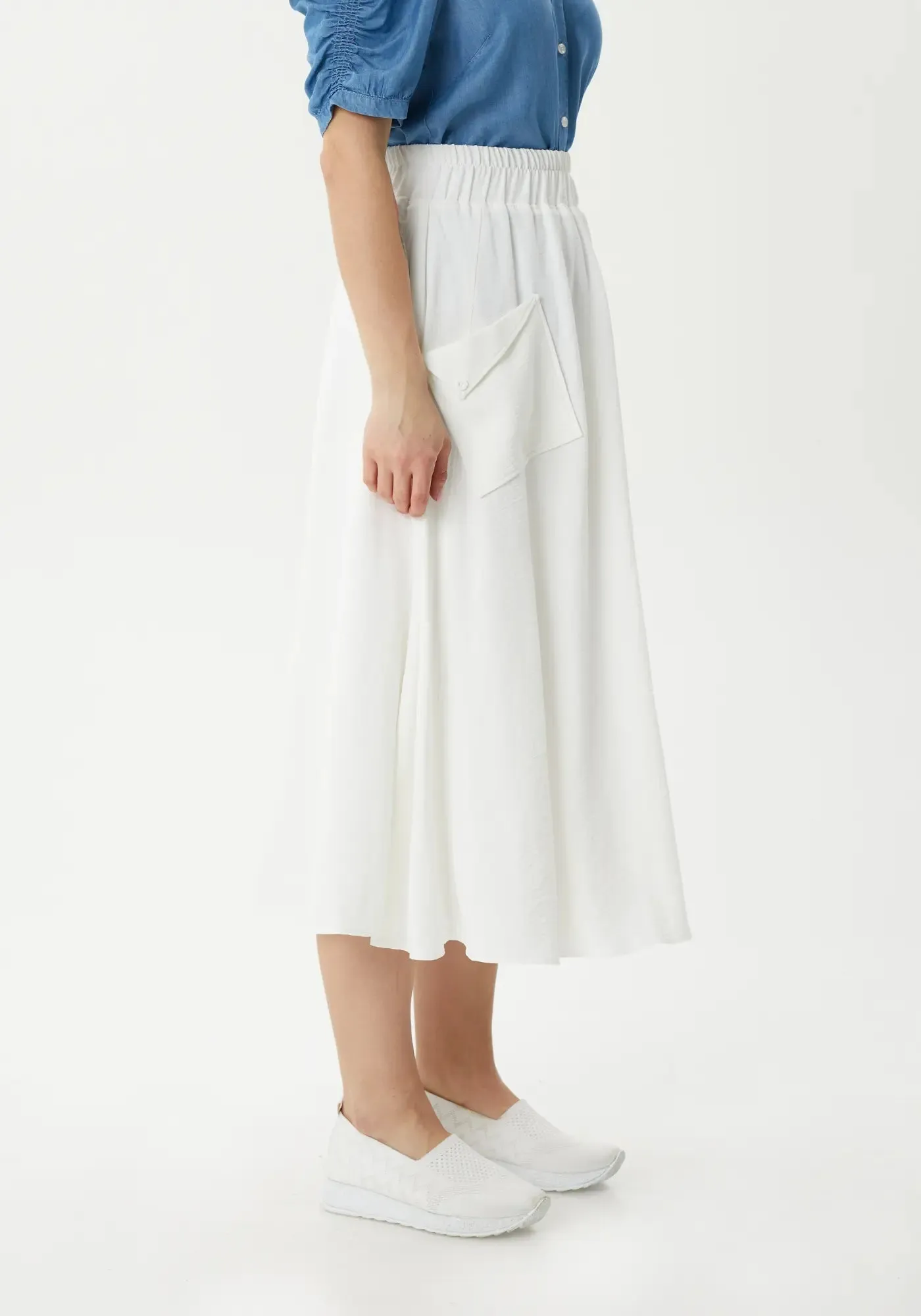 Sporty White Flared Midi Skirt with Elastic Waist and Pockets